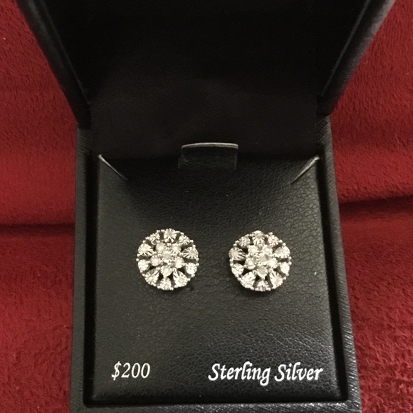 NIB Diamond Sterling Silver Stud Earrings - Picture 1 of 3